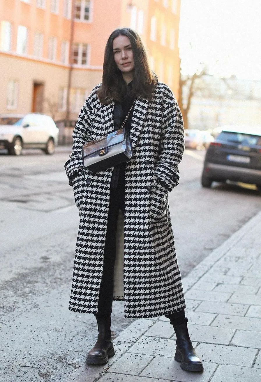 墨绿色格纹大衣怎样搭配好看,短款格纹毛呢大衣的搭配方法