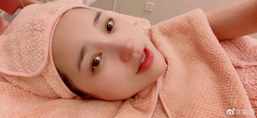 金莎过度按摩导致筋膜黏连，塑造小脸的按摩手法