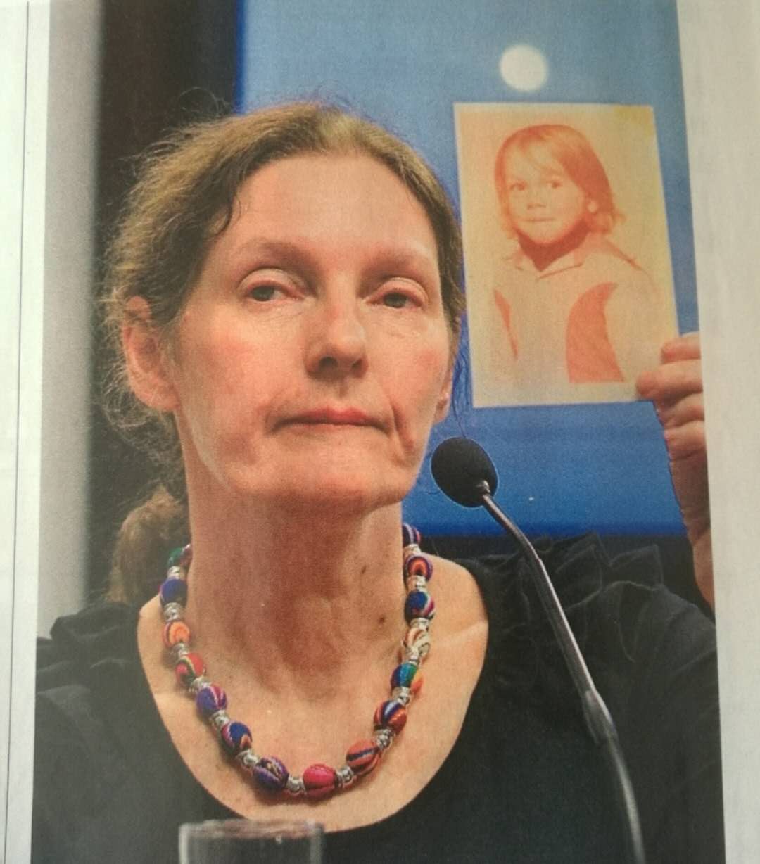 阿桑奇和母亲,阿桑奇母亲访谈