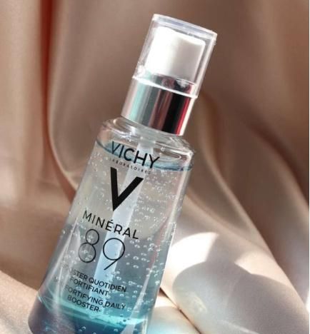 平价欧莱雅和珀莱雅哪个护肤品好,欧莱雅护肤品香味好闻