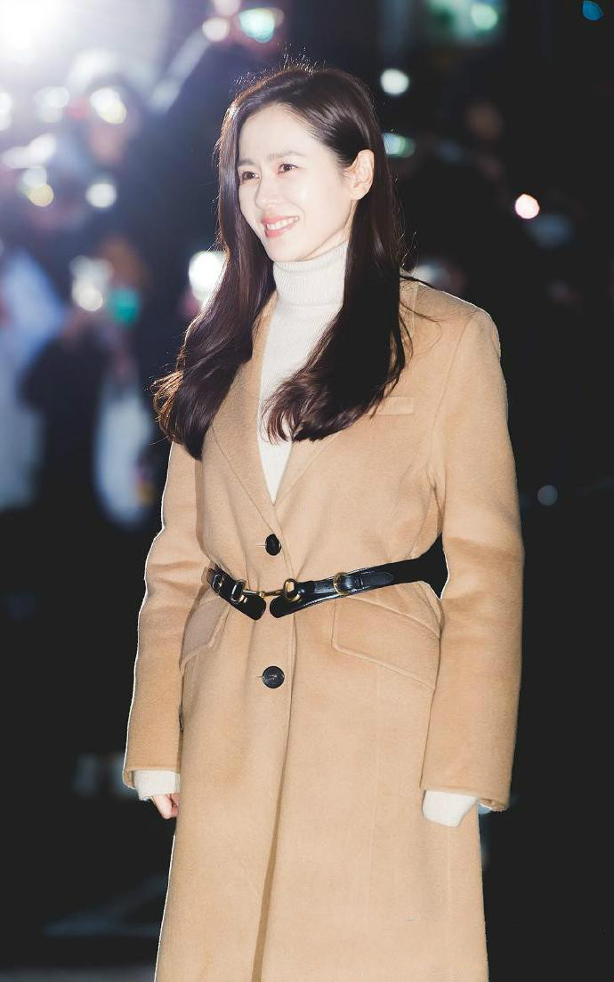 玄彬孙艺珍驼色大衣,孙艺珍同款驼色大衣格子