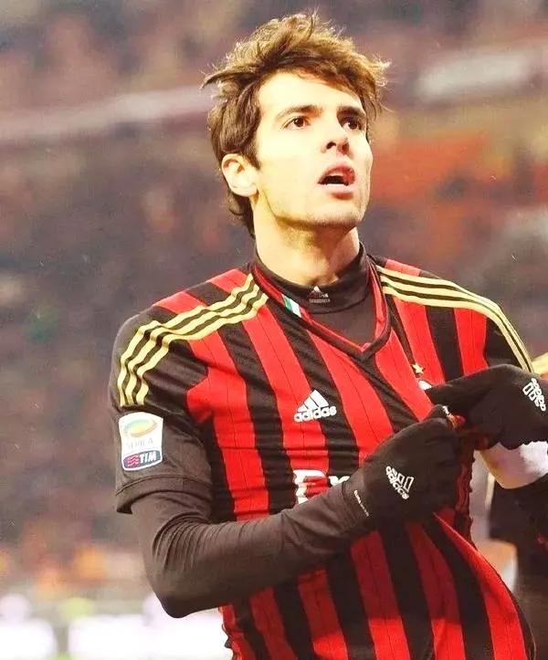 足坛十大速度最快的传奇球员,世界足坛史上十大足球巨星