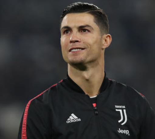 35岁的c罗依然是场上最亮的星,38岁的c罗依然站在足球之王