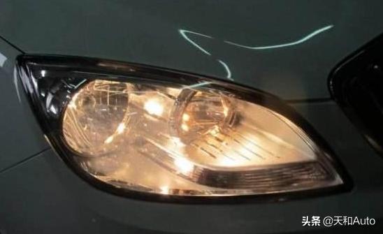 汽车大灯发黄换个led灯泡能解决吗,汽车大灯发黄是换灯罩还是总成