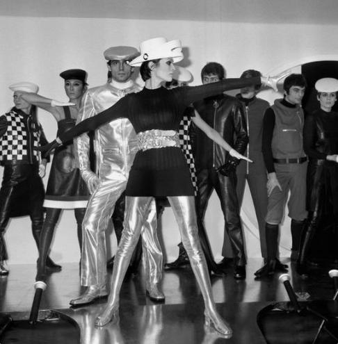 1960s鑻卞浗鏃跺皻,绾㈣壊濂楄鍏崄骞翠唬