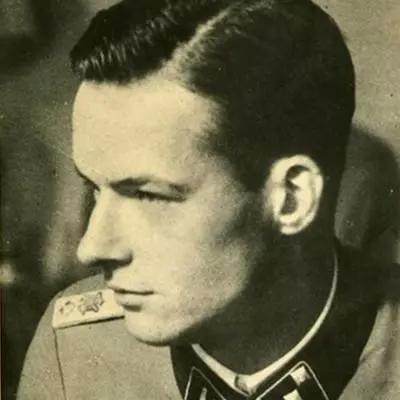 这个*子骗**造出来的东西比真的还真希特勒都被他耍了