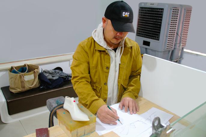 百思图百丽国际旗下的鞋履品牌,百丽百思图天美意