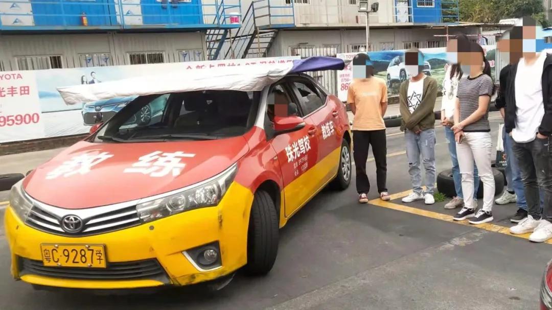 学员左右不分的搞笑教学,驾校学员左右不分