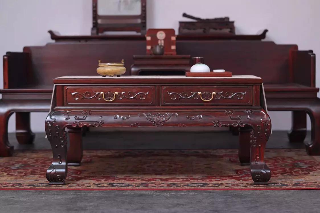 罗汉床当客坐,罗汉床上座