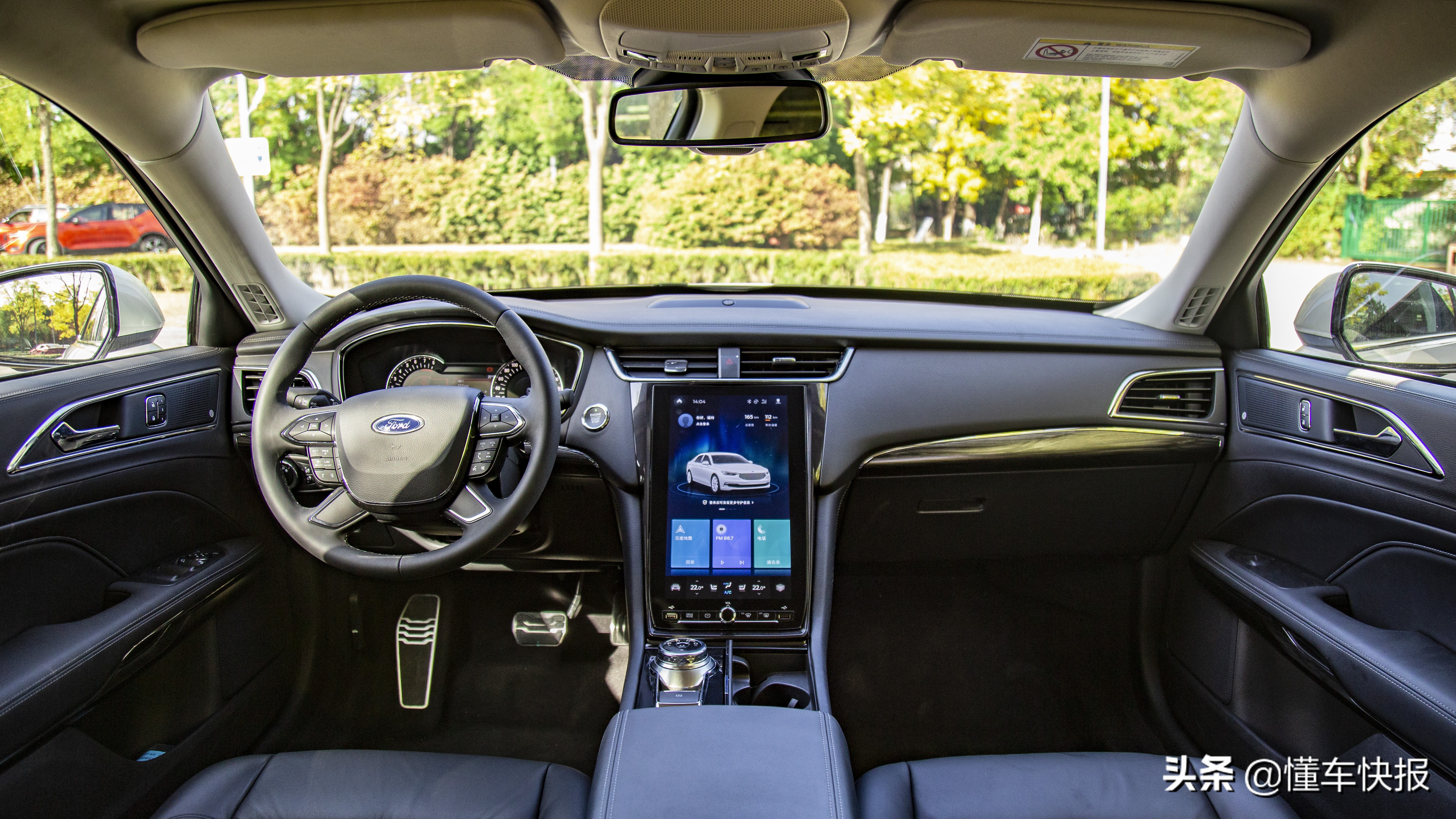 25万元就能享受BO音响与前后排按摩座椅试驾福特新金牛座