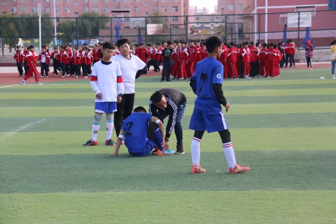 定边县东关小学足球队比赛视频,榆林市定边县第三中学足球联赛