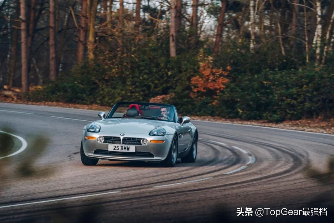 007座驾阿斯顿马丁,邦德路特斯