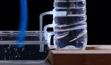 长期出门怎么制作自动浇水器,如何制作自动浇水器立在地上的