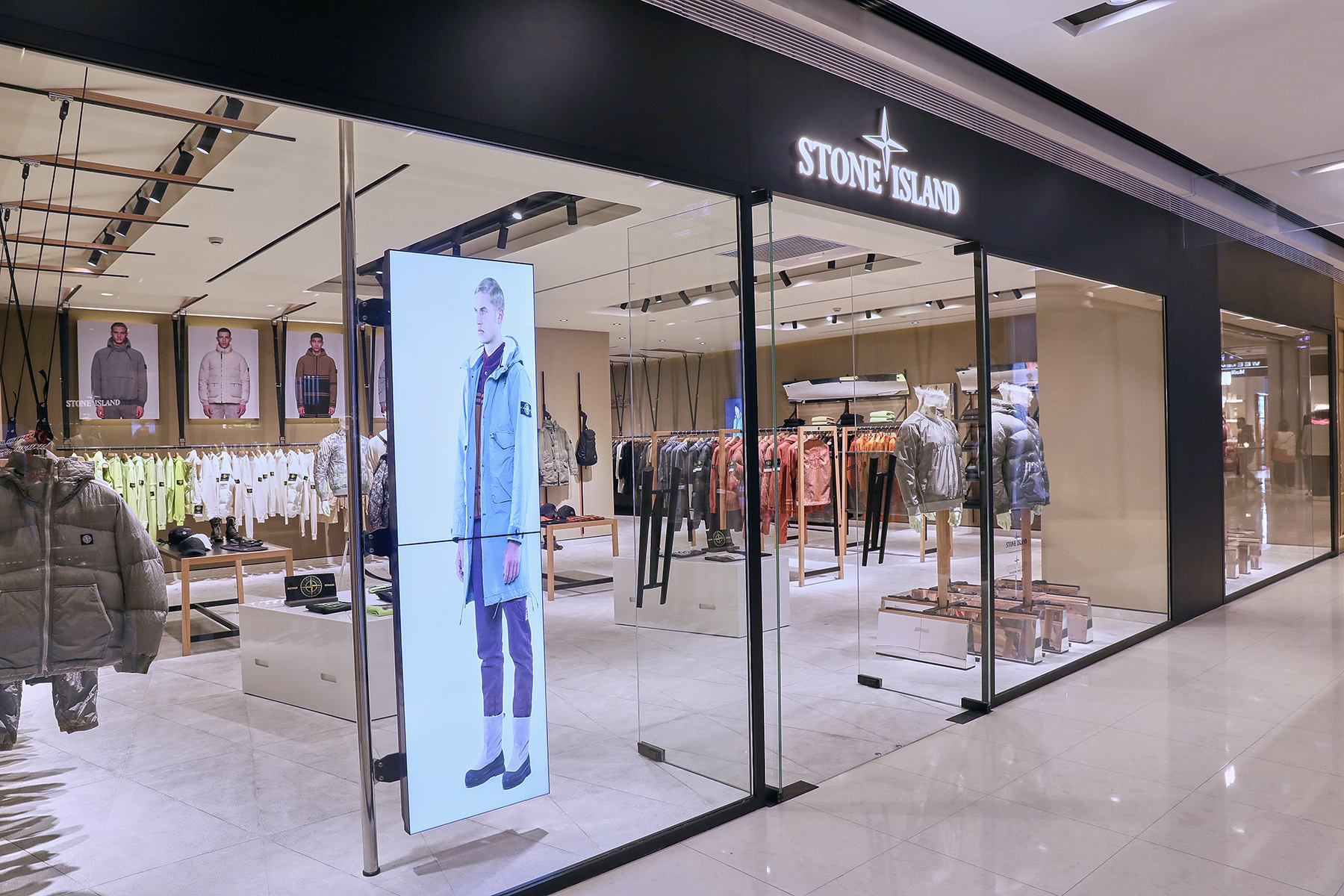 上岛了！STONEISLAND杭州大厦精品店全新升级亮相