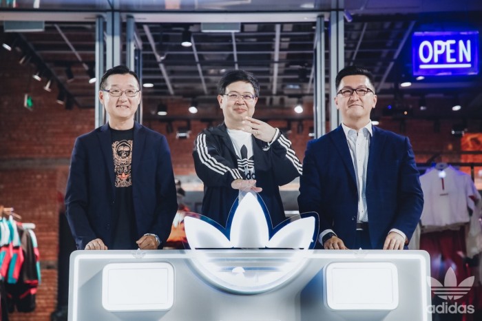 adidasOriginals阿迪达斯三叶草上海中环广场店耀目登场