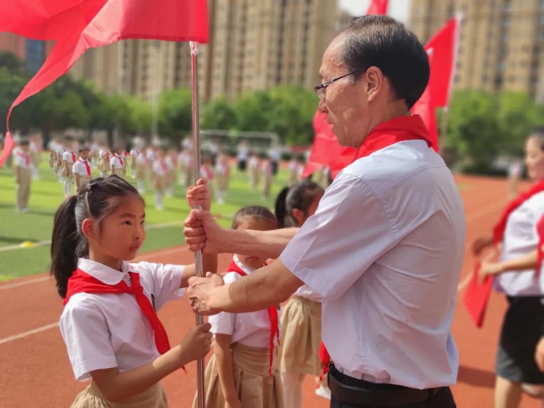 沐浴在党的阳光下幸福成长,沐浴在党的阳光下