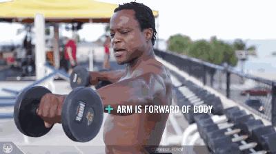 用哑铃练胸肌为什么肩酸痛,用哑铃想练肩膀怎样练宽