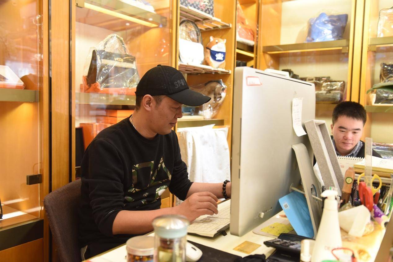 积攒13年的华丽变身，上海街边中古小店到阿里拍卖的网红卖家