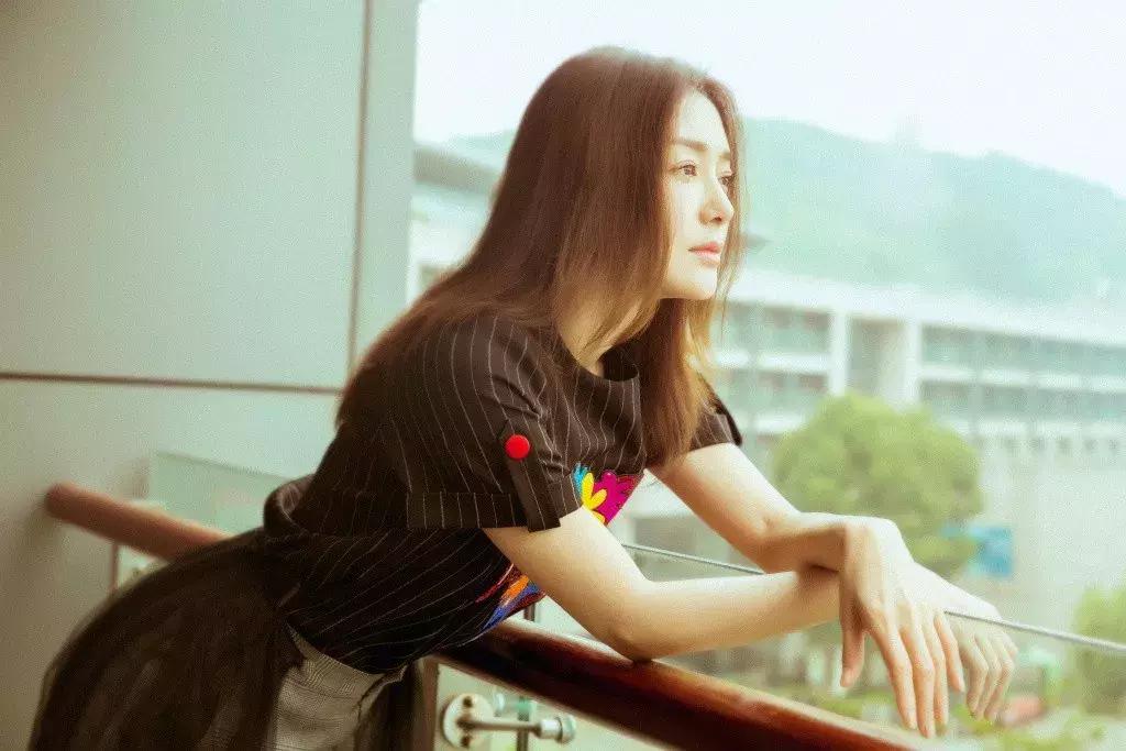 大脸剪什么发型好看,大脸短发烫什么发型