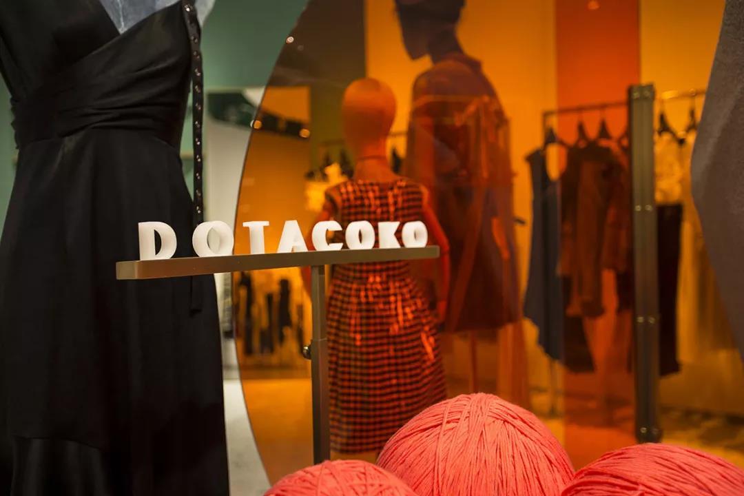 打卡服装体验店,爱丽丝梦游仙境服装款式