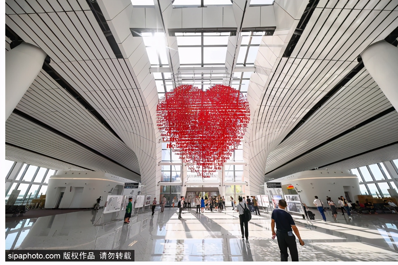 新国门“兴”世界开放之旅:大兴国际机场—钧天坊古琴基地—同仁堂零号店