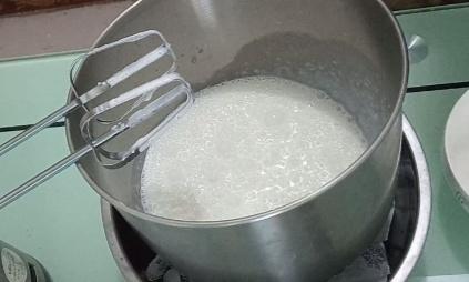 夏天如何打发奶油更稳定不化,夏天怎样使打发的淡奶油不化