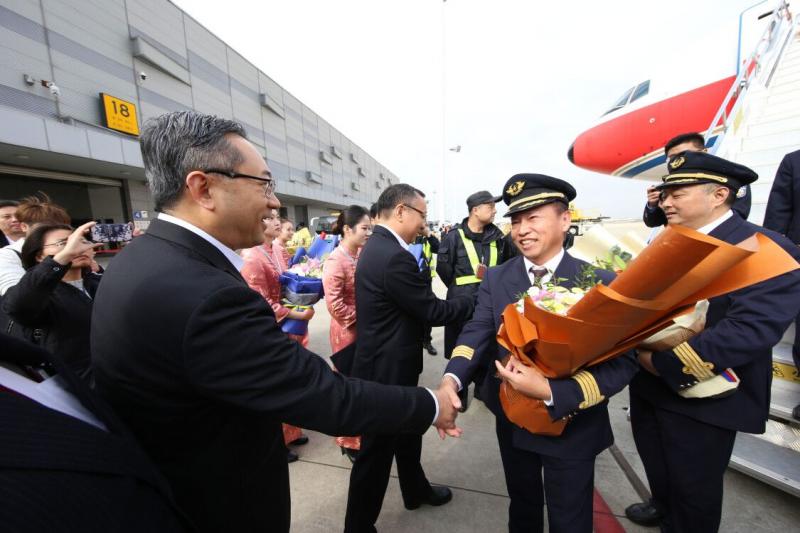 智利洲际全货机航线今天首航宁波，百吨新鲜车厘子“空降”甬城，今后“洋生鲜”会越来越多走上百姓餐桌
