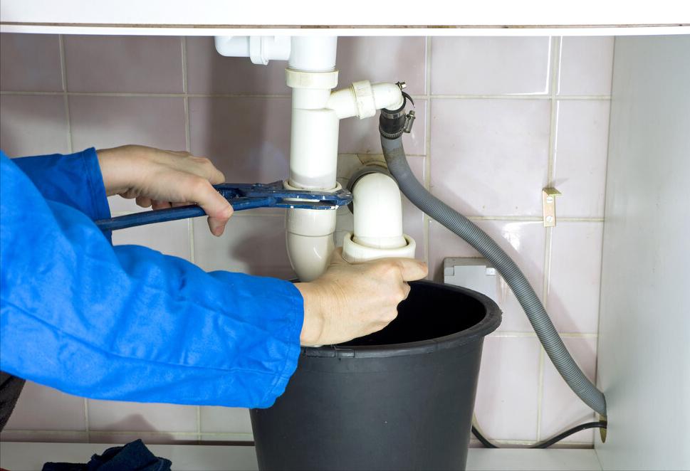 下水道堵塞自己怎么通,下水道堵了管道复杂怎么通