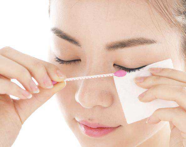 怎么卸妆才能把皮肤上的妆卸干净,如何卸妆正确的卸妆步骤是怎样的