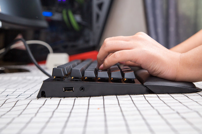 雷蛇黑寡妇精英键盘测评,黑寡妇雷蛇键盘标准版测评