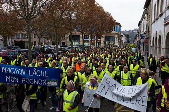 法国部队为应对“黄马甲”或使用有争议*器武**？高密度粉末威力巨大