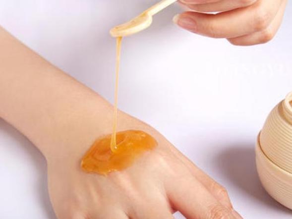 一到冬天，双手就粗糙干裂？简单3招让手白皙滑嫩又好看