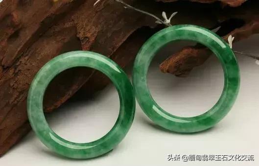 翡翠手镯的水头怎么看好坏,翡翠手镯的基本知识大全