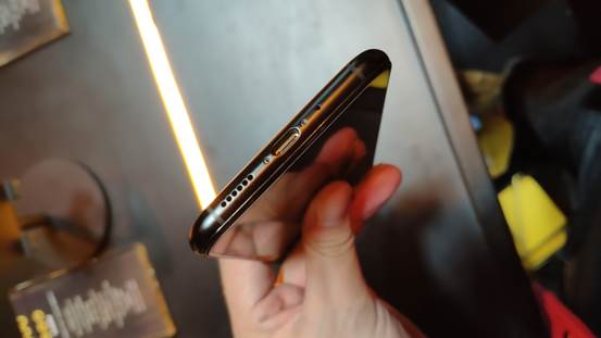 iqoo外设骚操作,iqoo玩游戏玩出电音