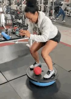 膝盖积水怎么办？不要只静养了，4个动作帮你有效缓解