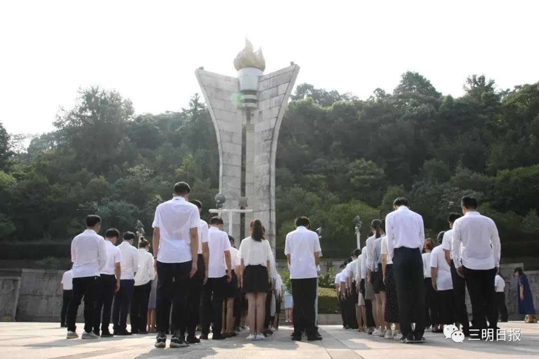 市区两级领导看望慰问广大教师,县领导看望慰问教师和教育工作者
