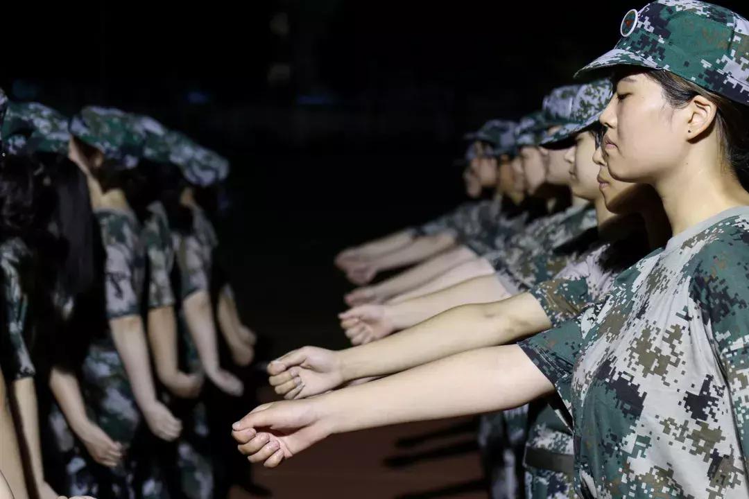 你跟你室友关系怎么样,你和室友相处得怎么样的英语