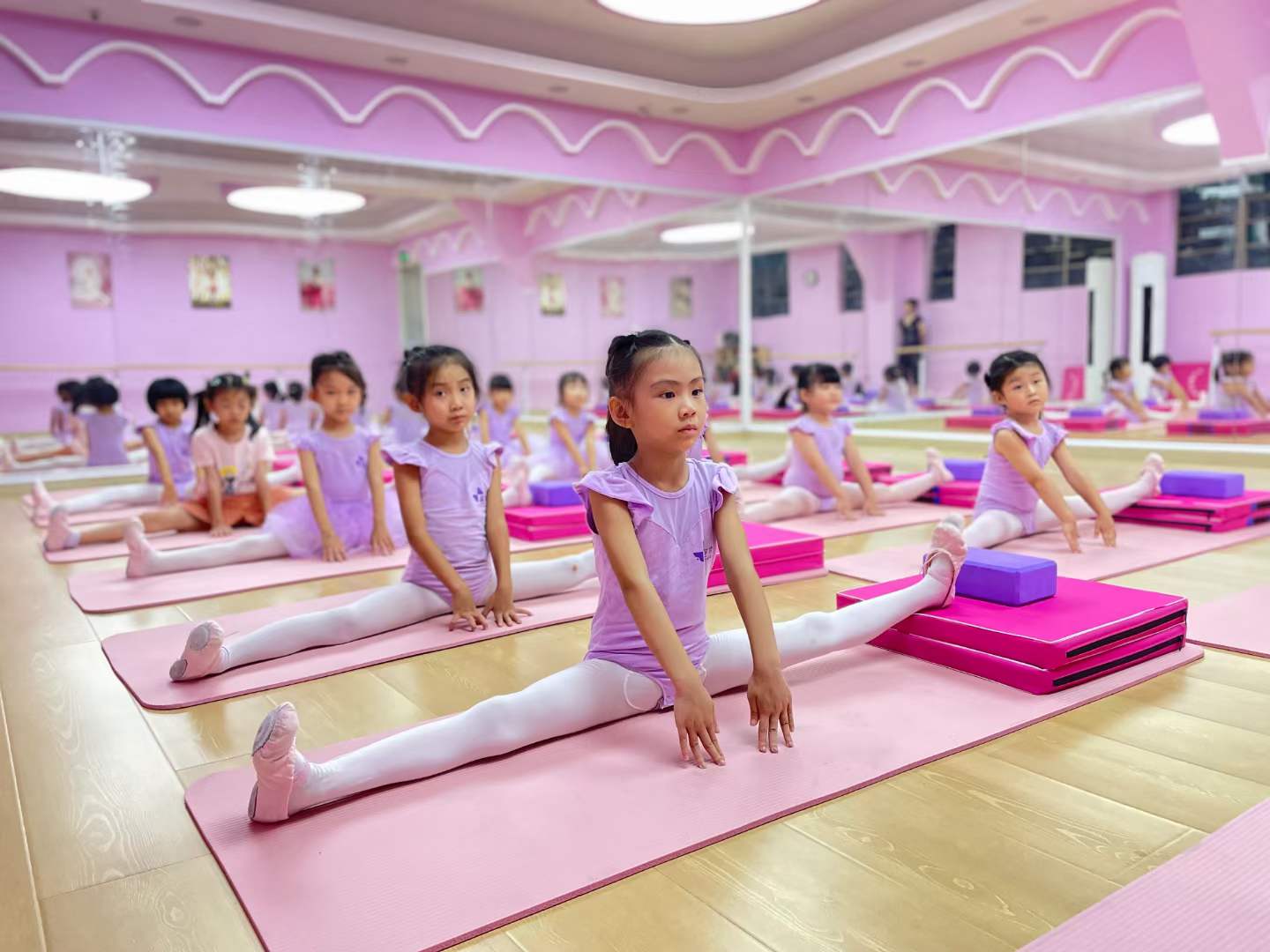 金芭蕾少儿舞蹈加盟,入门零基础舞蹈培训加盟十大品牌