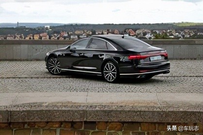 奥迪s82021款60tfsi尊贵版,2022款全新奥迪s83.0t