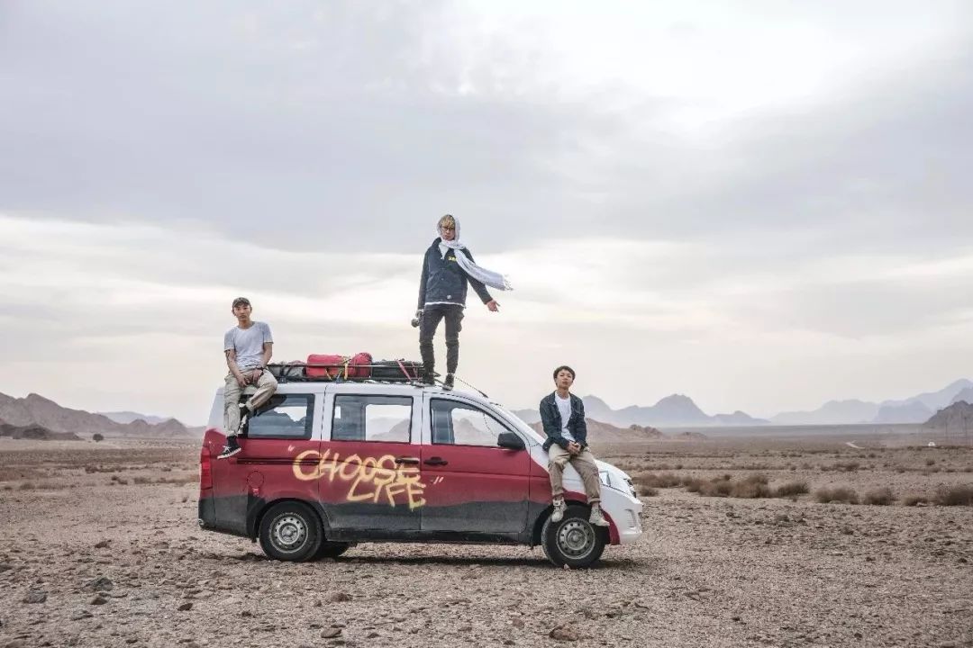 95后开着五菱环游世界,95后开面包车环游世界