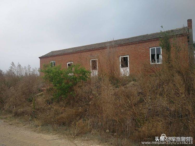 时隔多年老连长带老兵回归军营,三位老战友回忆当年军旅