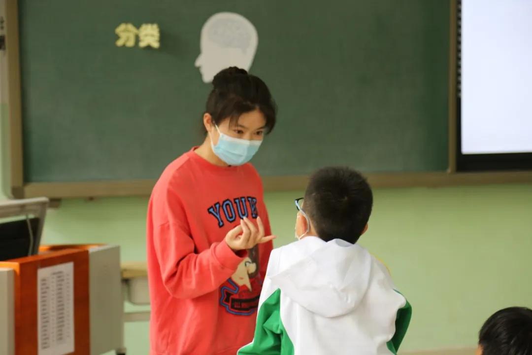 北京教育局领导深入学校,北京市石景山区古城第二小学分校