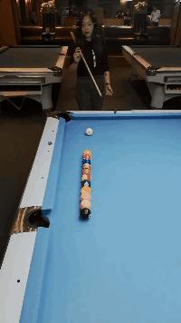 搞笑gif目光全在腿上了,爆笑gif动图我们一起出去霸气一点