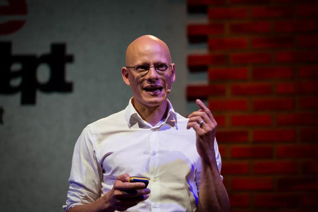 他们生吞3500寄生虫卵，花费1.5万元，只为治疗秃头