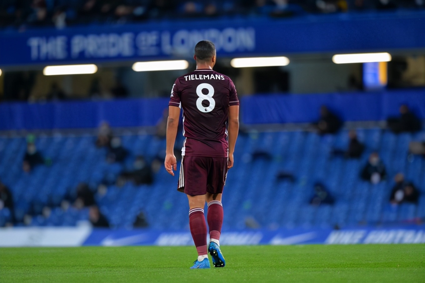 2-0领先遭绝平后3-2逆转,96分钟丢球曼联惨遭压哨绝平