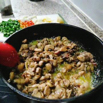 冷冻鸡腿怎么做好吃又好看视频,腌制冷冻的鸡腿怎么做好吃