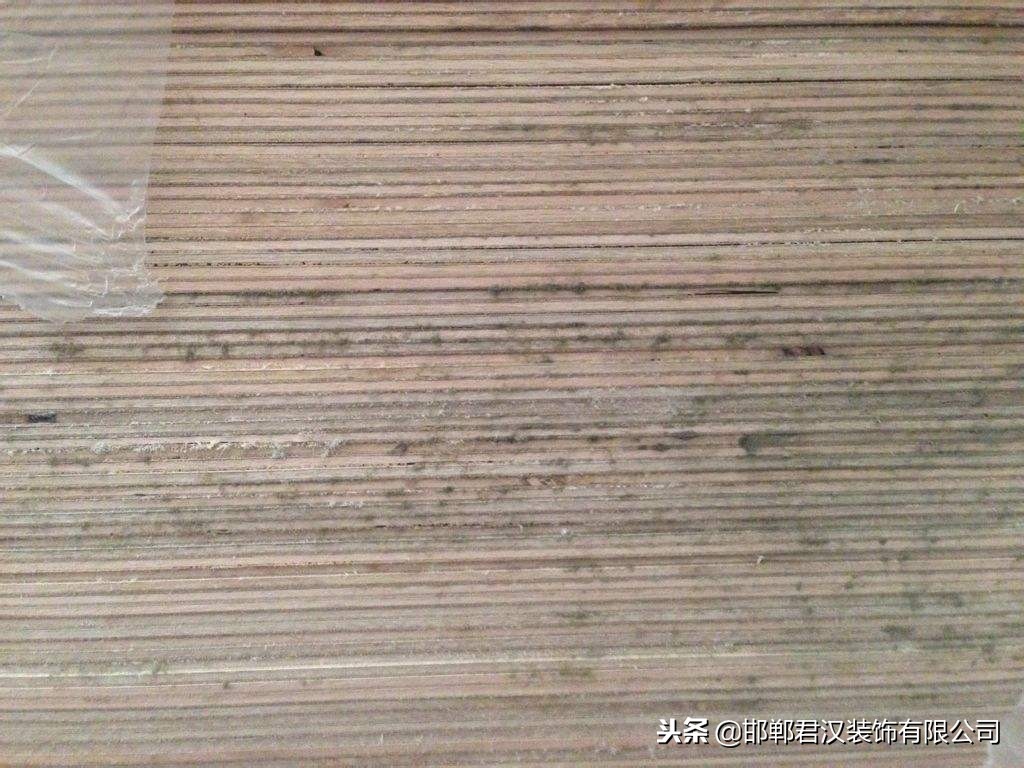 瓷砖地板发霉变黑怎么处理,地板发霉30秒解决