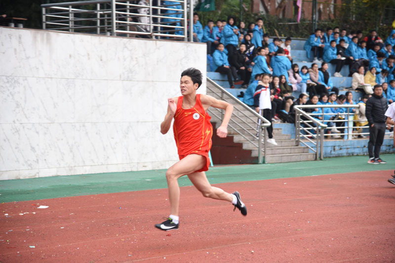 学子亮相省运会开幕式,初中校运会开幕式入场创新表演