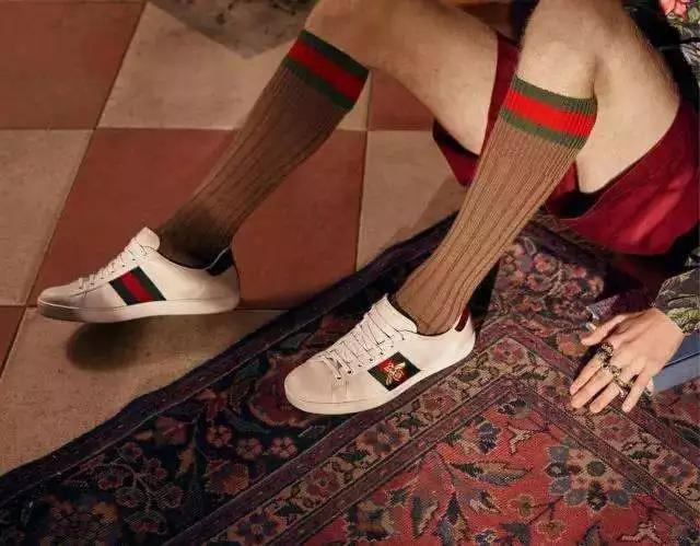 买一双平底的小白鞋,想买便宜的小白鞋怎么搜