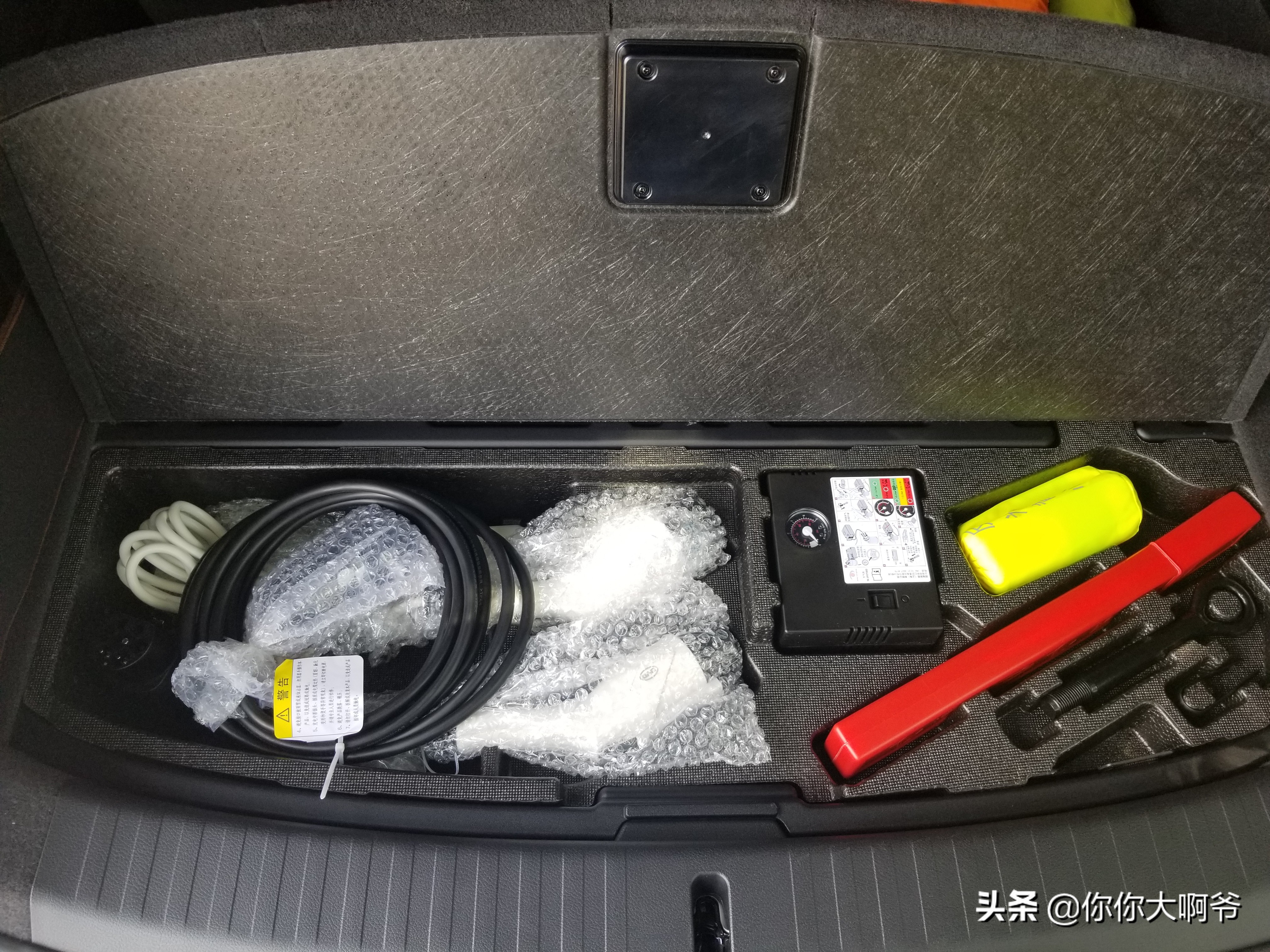 比亚迪唐dmi112km尊荣版赤地红,唐dmi冠军版200km尊享型评测